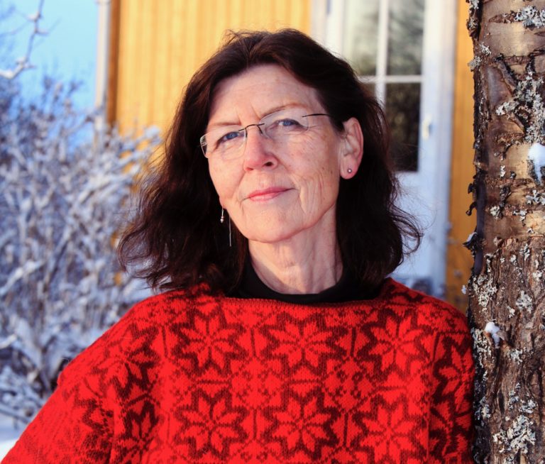May Bente thumbnail Modum Bad, 20150110:
Hestesentrert psykoterapi:
May Bente Hagen har fått mye hjelp på Modum Bad ved hjelp av terapi med hester.
Foto: Britt Krogsvold Andersen